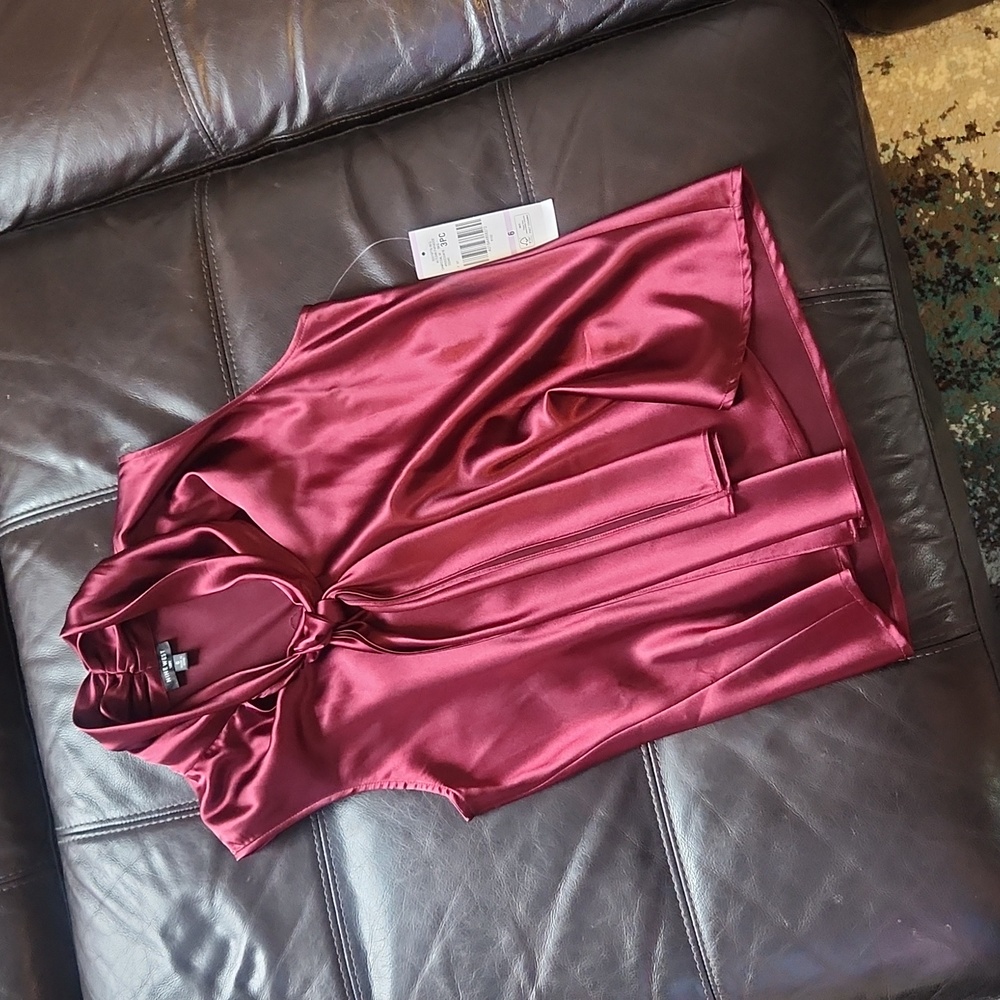 Beautiful NWT Nine West blouse